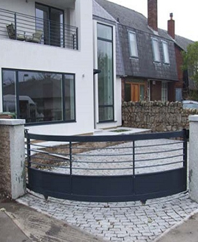 Curved Gate